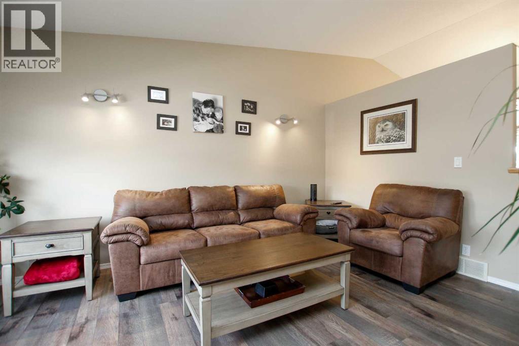 Photo 9 of 13 Kenny Close, Red Deer AB