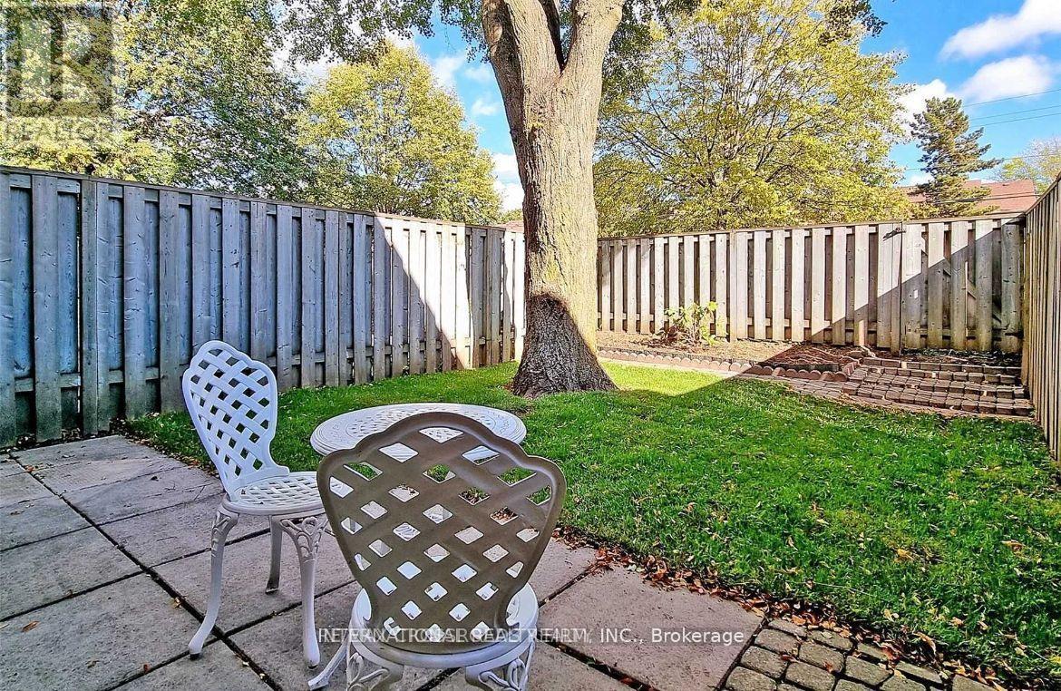 Photo 16 of 22 221 Ormond Drive, Oshawa ON