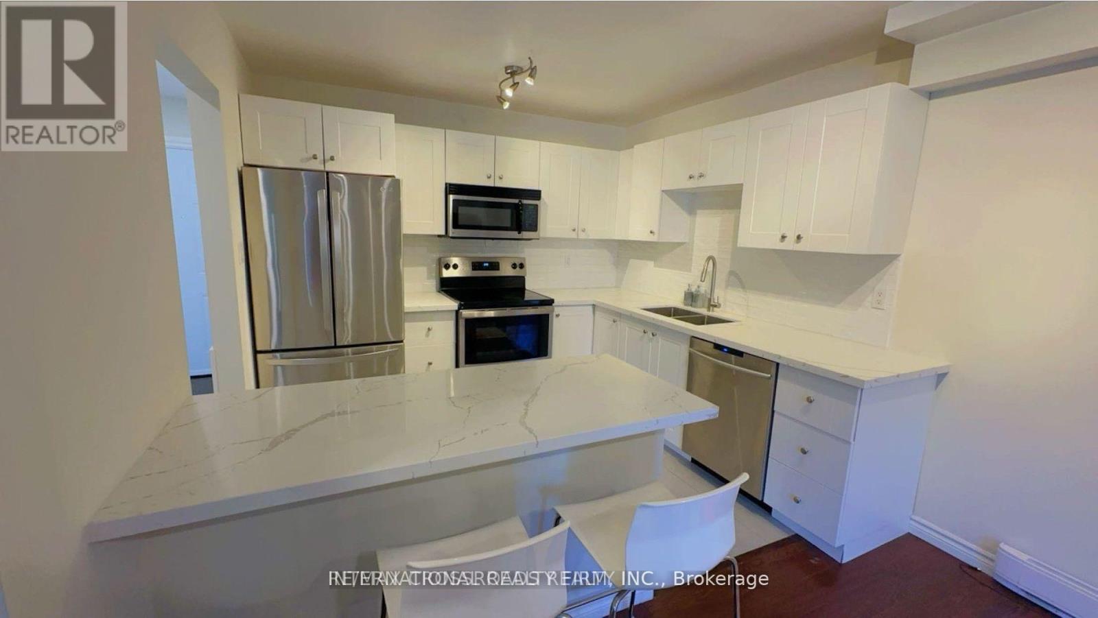 Photo 3 of 22 221 Ormond Drive, Oshawa ON