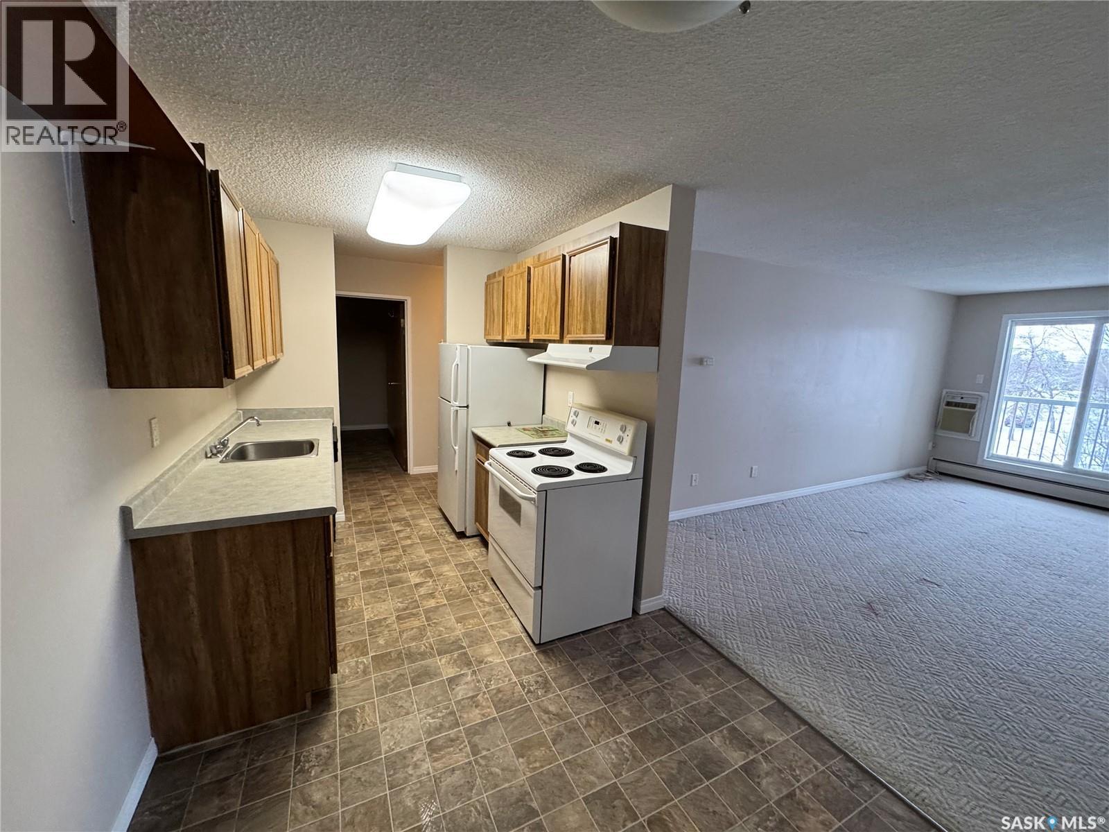 Photo 2 of 306 1808 Eaglesham Avenue, Weyburn SK