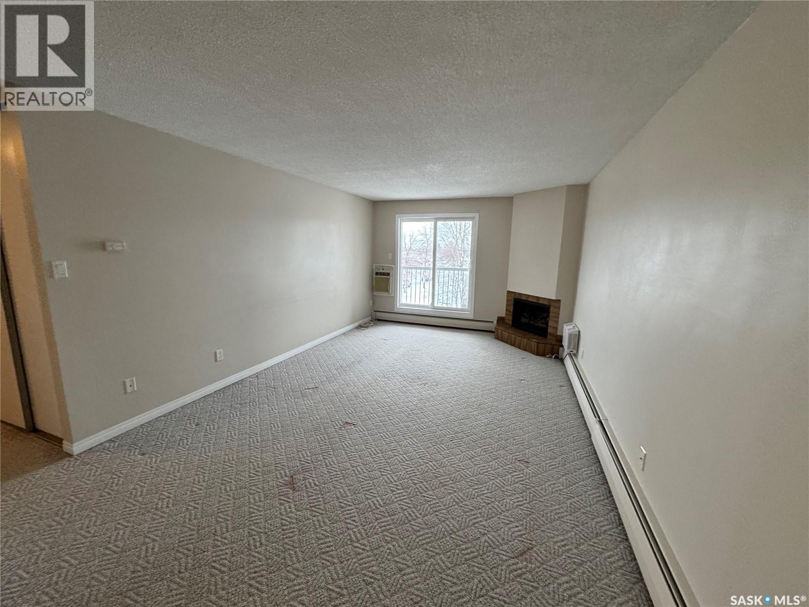 Photo 3 of 306 1808 Eaglesham Avenue, Weyburn SK