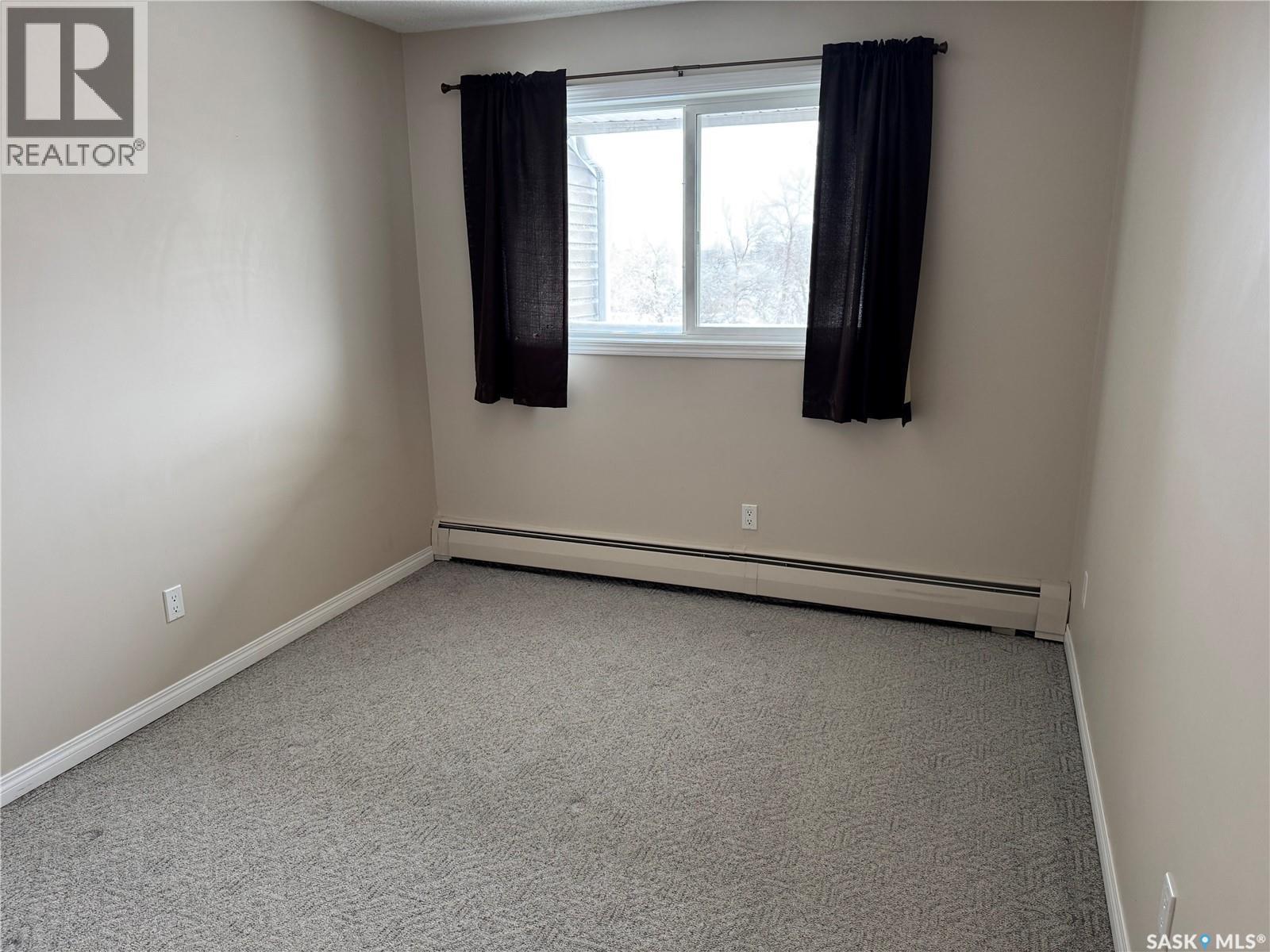 Photo 5 of 306 1808 Eaglesham Avenue, Weyburn SK