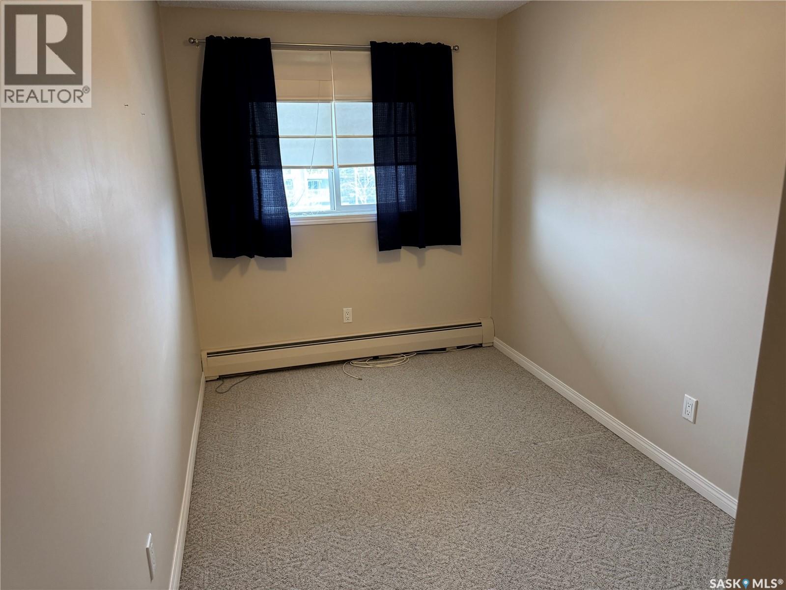 Photo 6 of 306 1808 Eaglesham Avenue, Weyburn SK