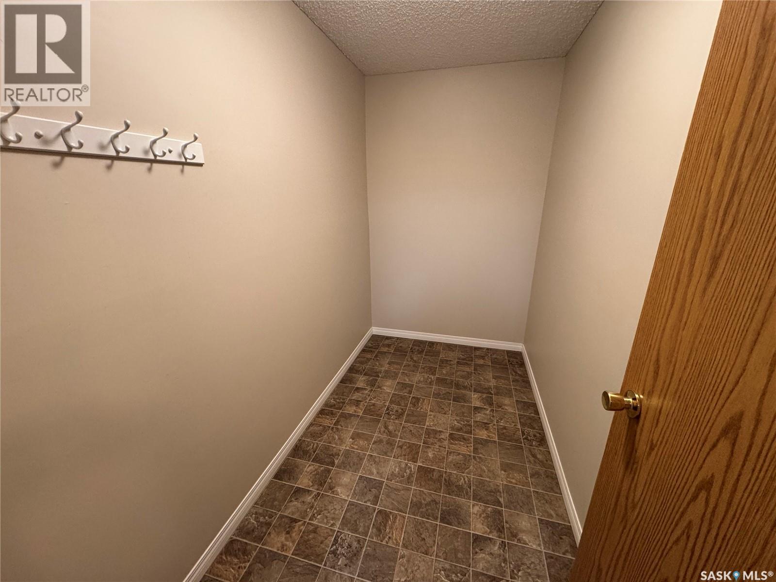 Photo 8 of 306 1808 Eaglesham Avenue, Weyburn SK