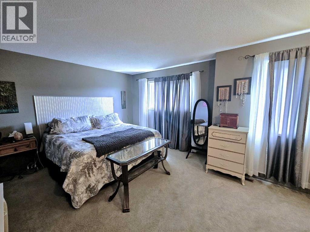Photo 17 of 55 Elwell Close, Red Deer AB