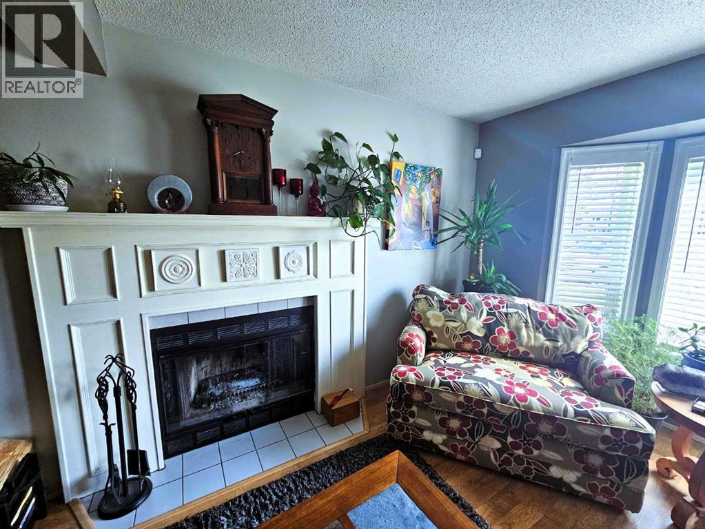 Photo 10 of 55 Elwell Close, Red Deer AB