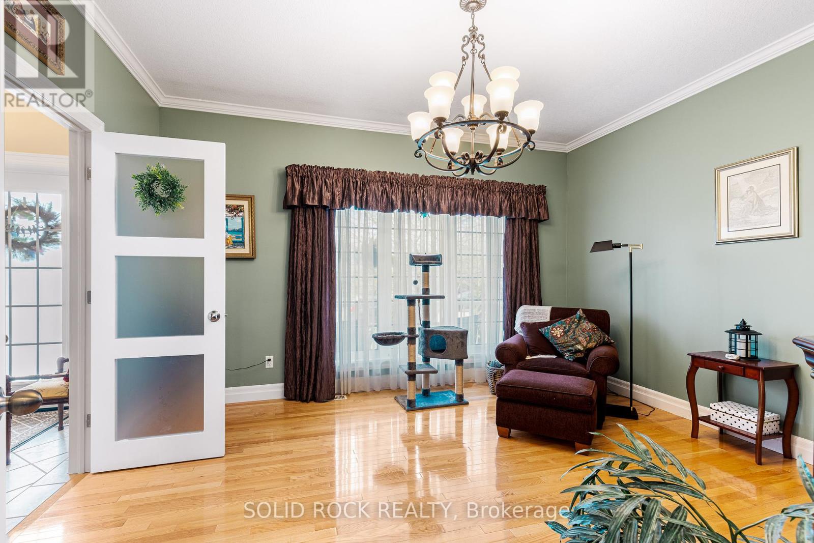Photo 10 of 1021 Crestwood Drive, Brockville ON