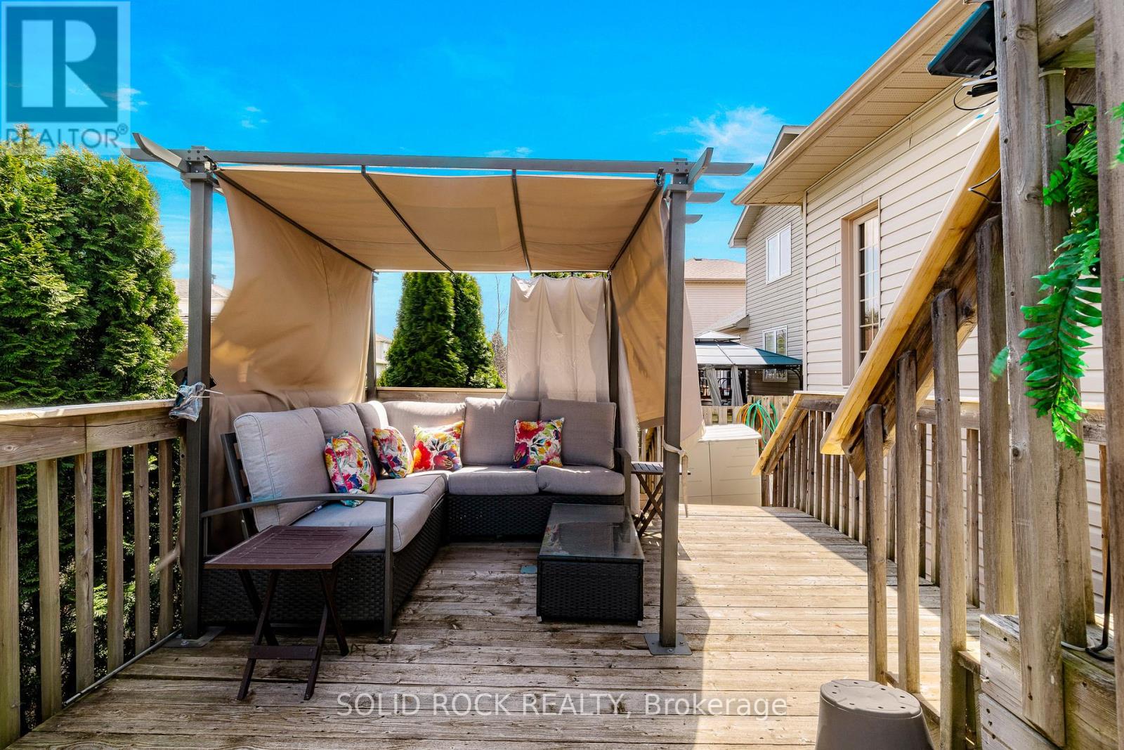 Photo 5 of 1021 Crestwood Drive, Brockville ON