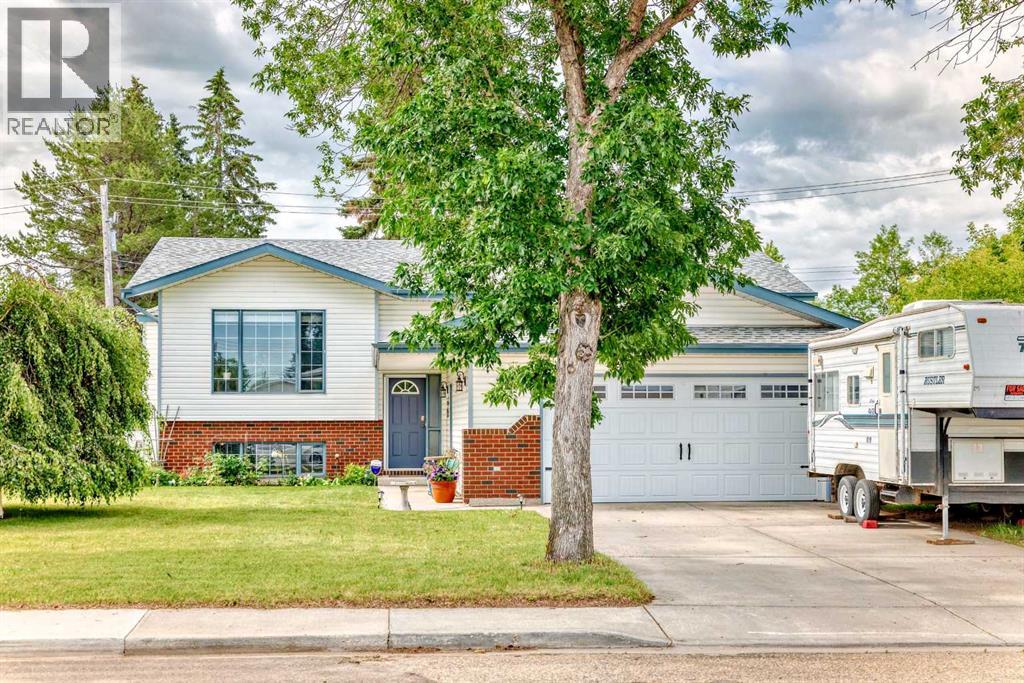 Photo 2 of 5213 59th Ave, Ponoka AB