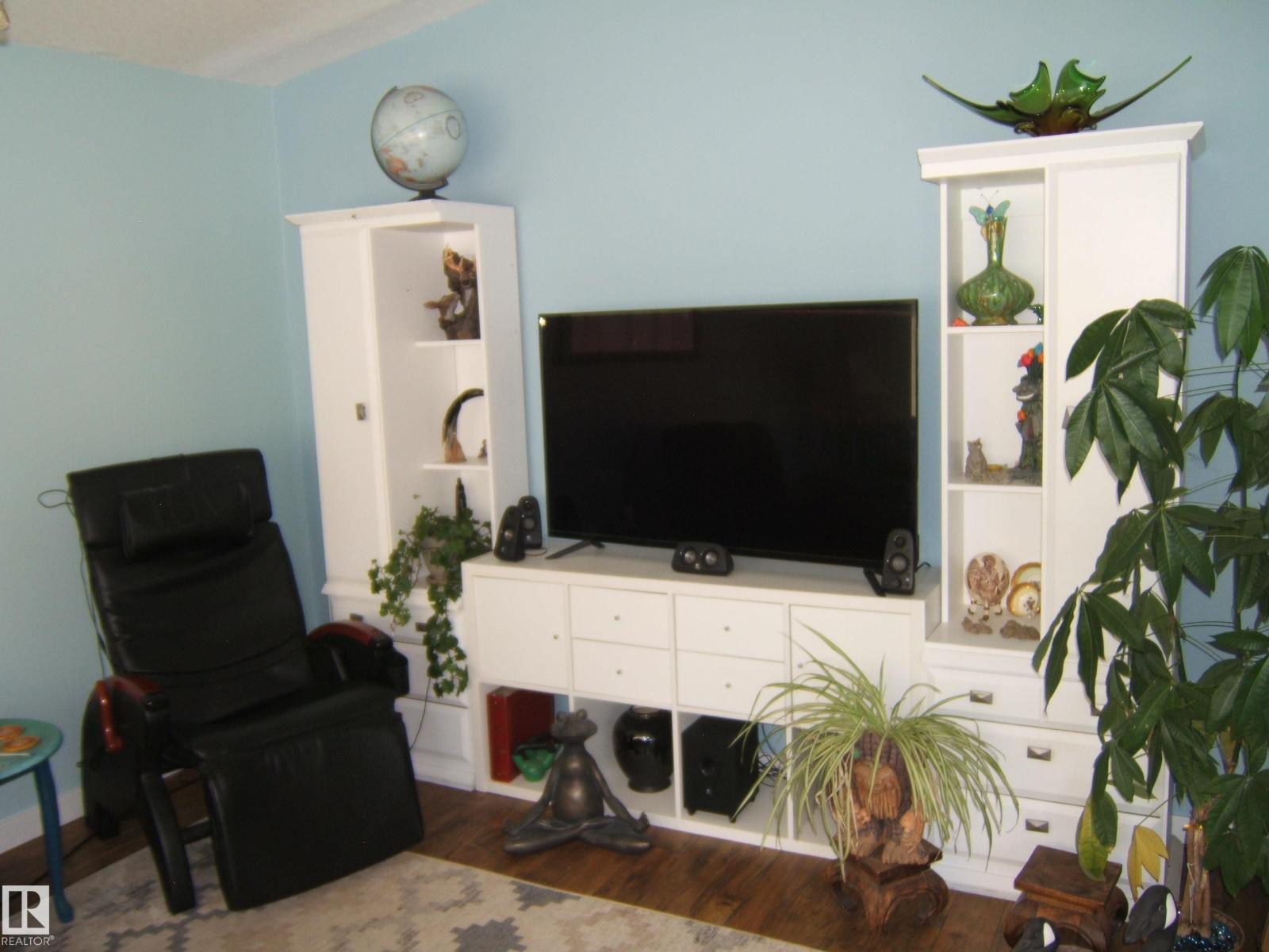 Photo 10 of 5118 51 Av, Willingdon AB