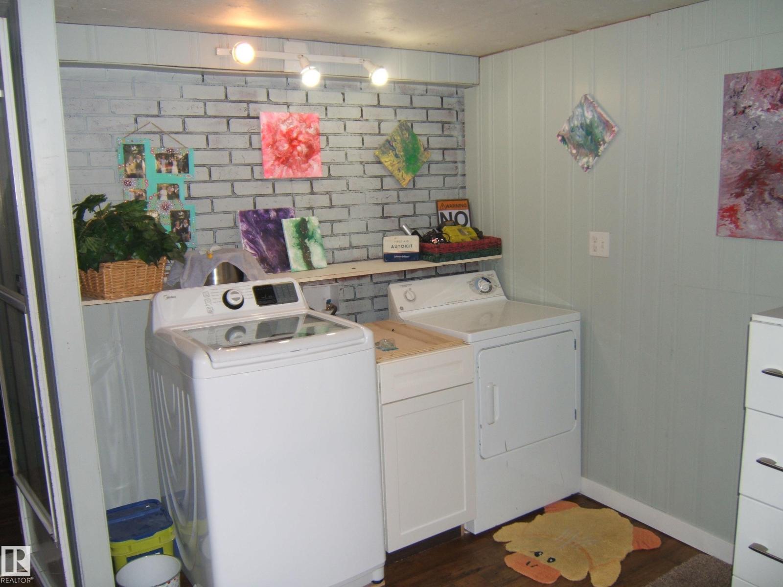 Photo 25 of 5118 51 Av, Willingdon AB
