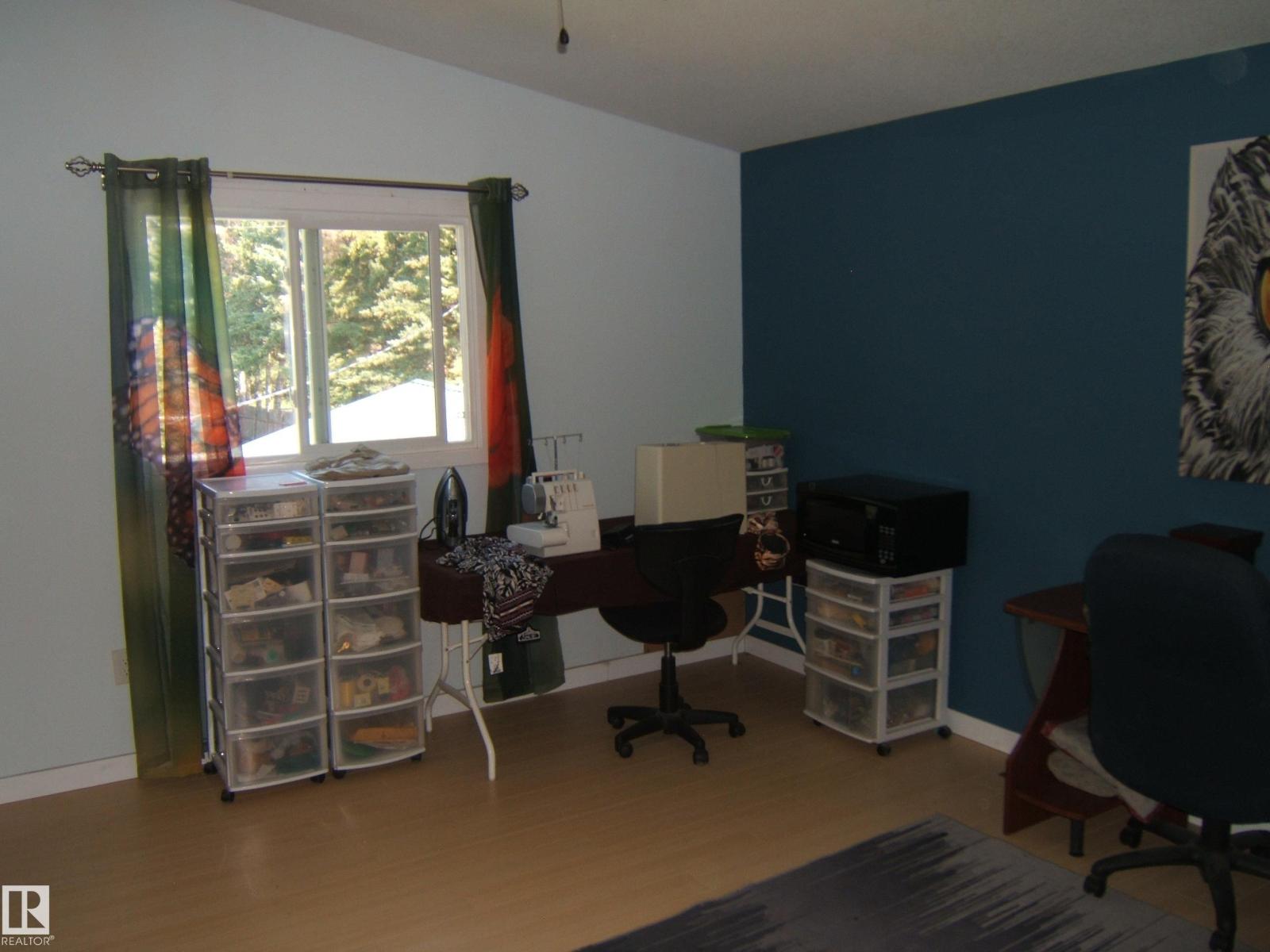 Photo 26 of 5118 51 Av, Willingdon AB
