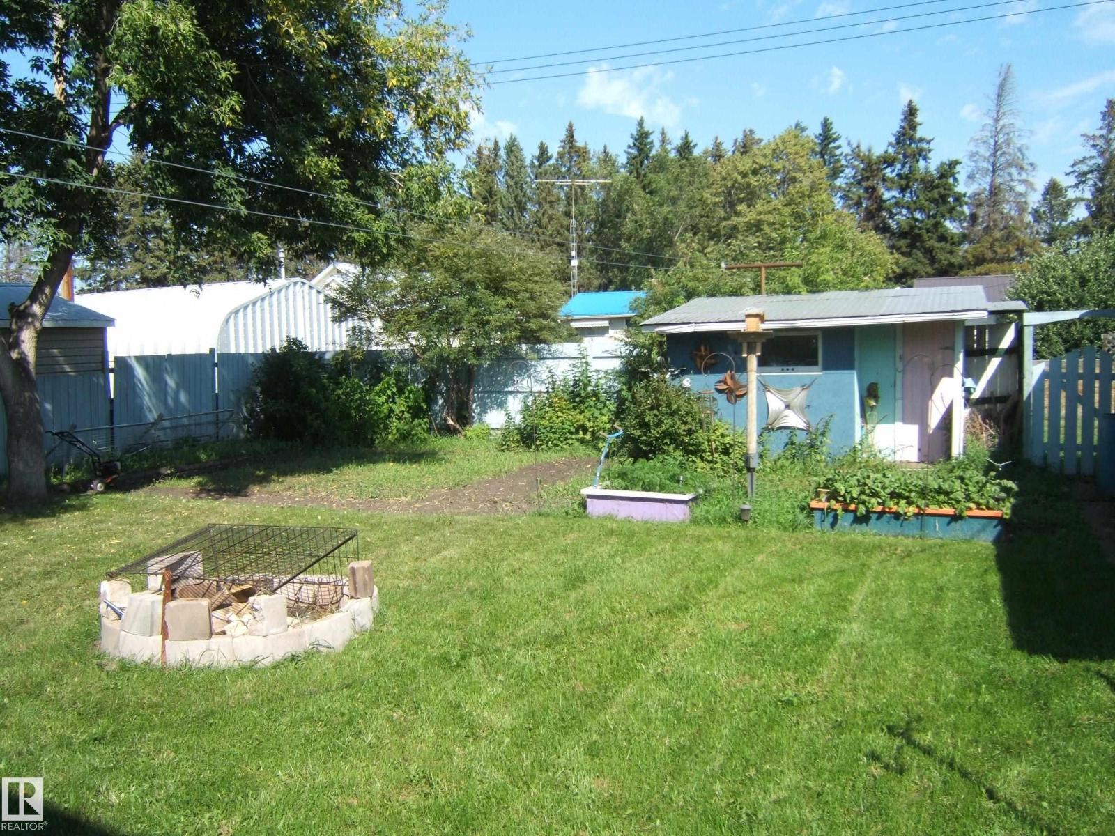 Photo 3 of 5118 51 Av, Willingdon AB