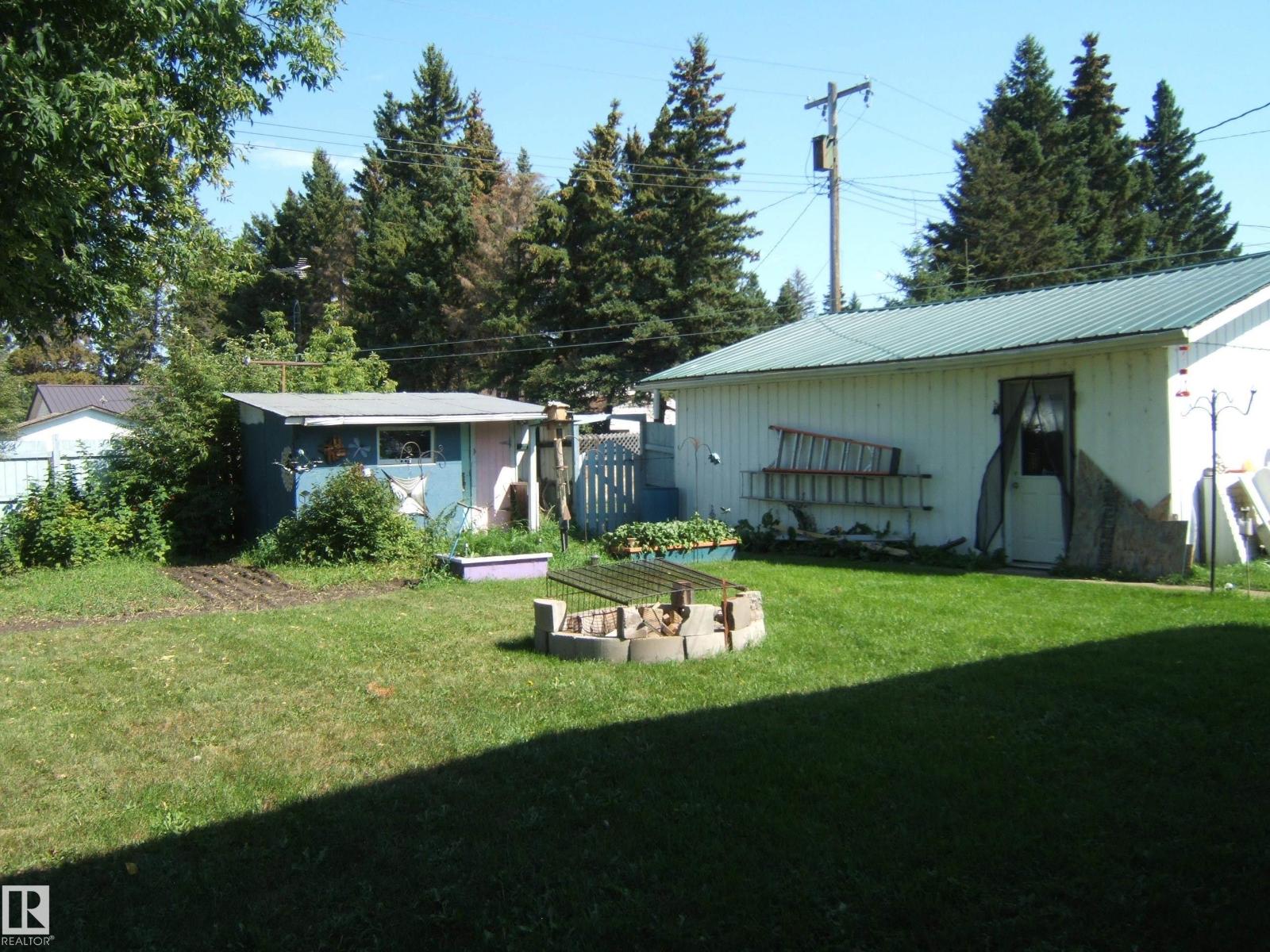 Photo 4 of 5118 51 Av, Willingdon AB