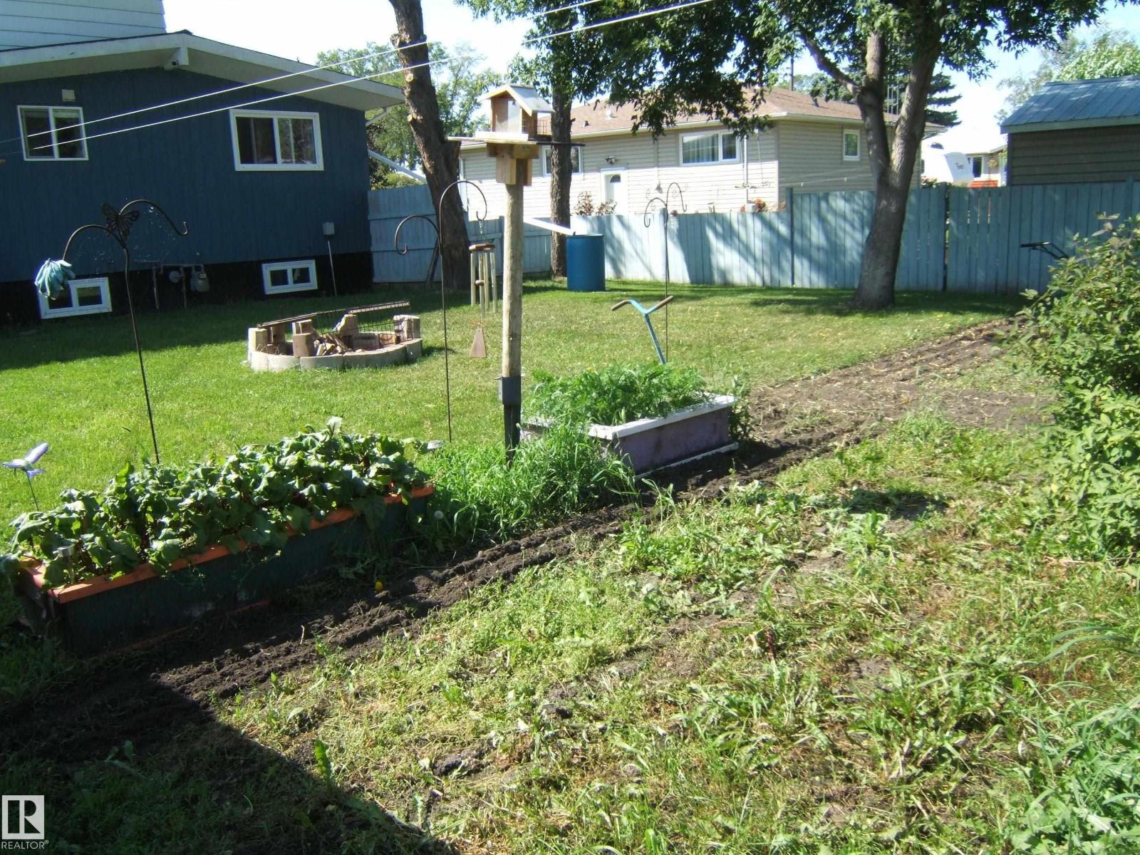 Photo 6 of 5118 51 Av, Willingdon AB