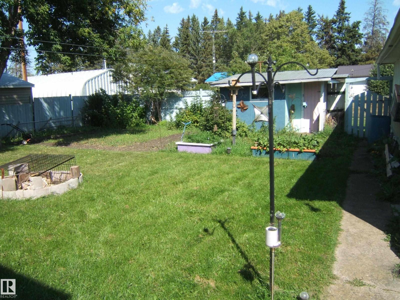 Photo 7 of 5118 51 Av, Willingdon AB