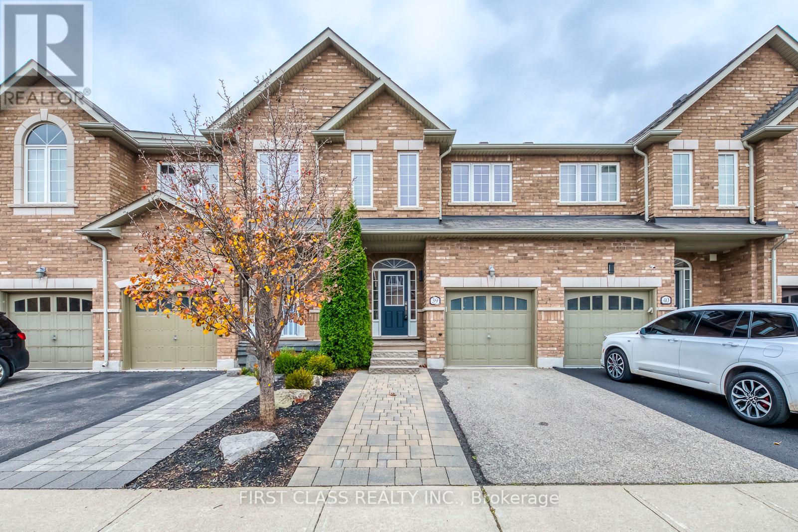 Photo 1 of 39 651 Farmstead Drive, Milton ON