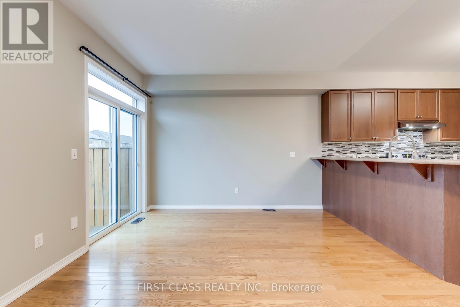 Photo 13 of 39 651 Farmstead Drive, Milton ON