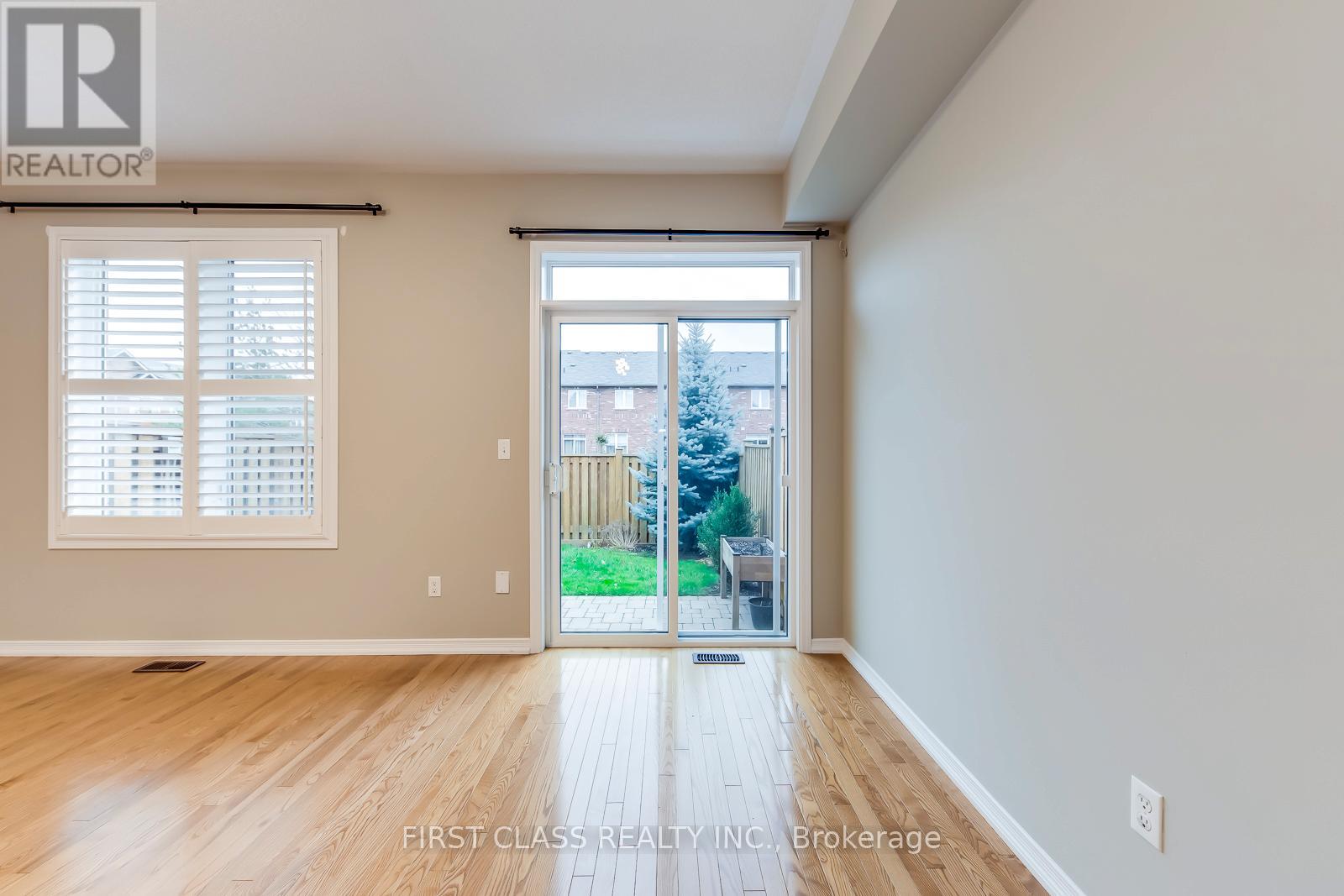 Photo 14 of 39 651 Farmstead Drive, Milton ON