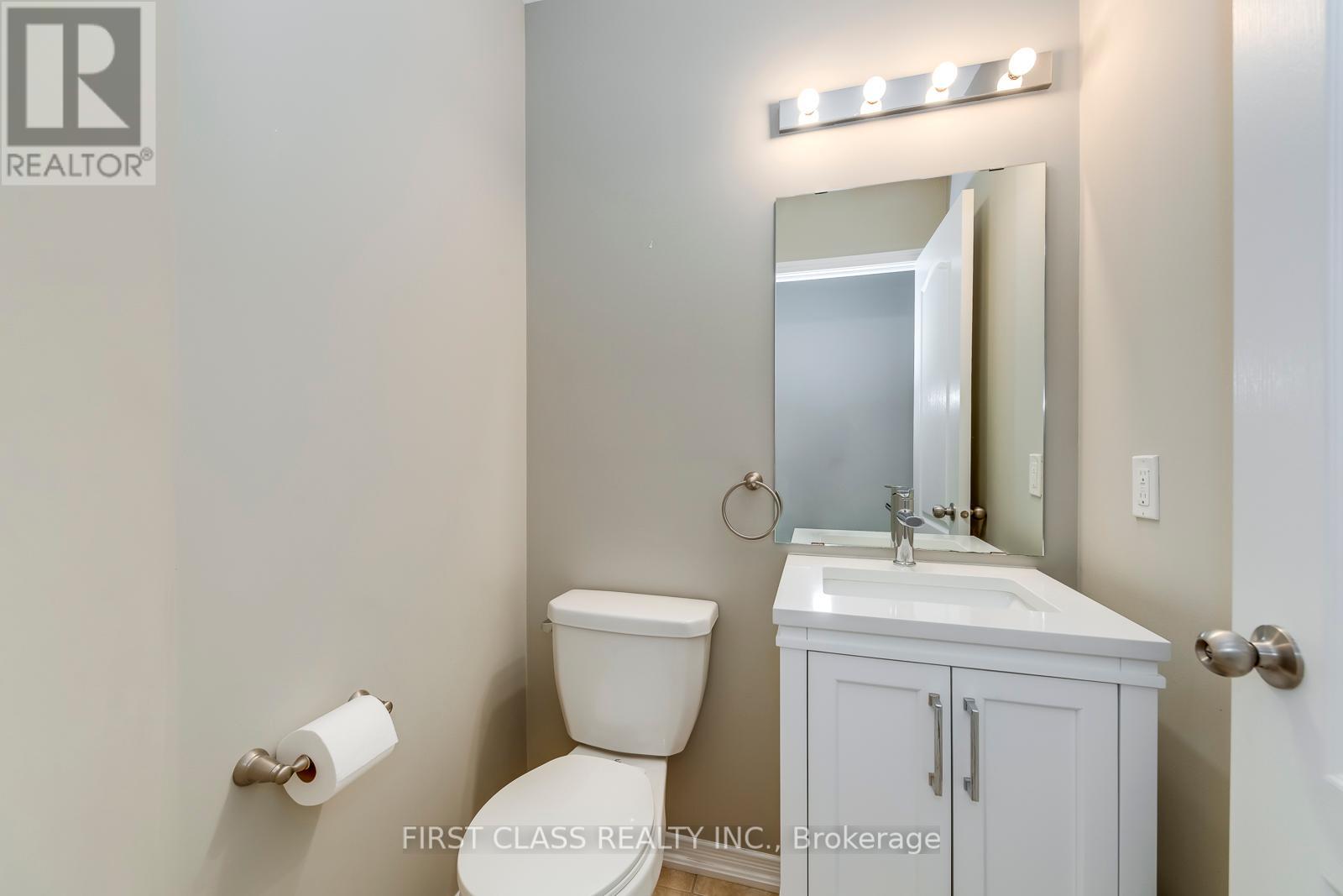 Photo 15 of 39 651 Farmstead Drive, Milton ON