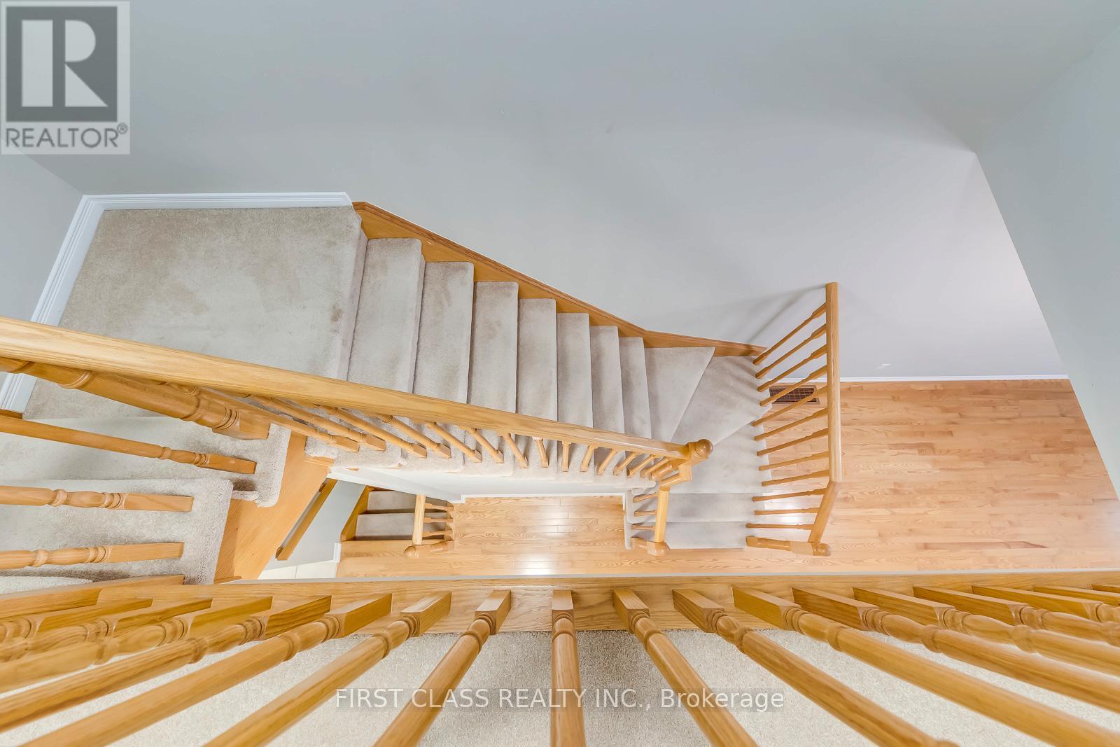 Photo 17 of 39 651 Farmstead Drive, Milton ON