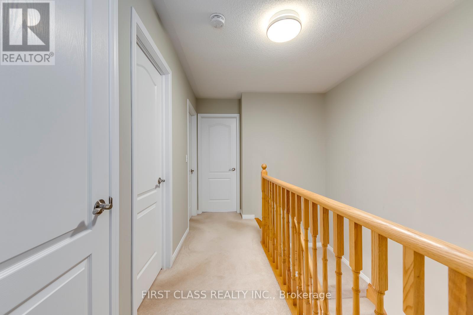Photo 18 of 39 651 Farmstead Drive, Milton ON
