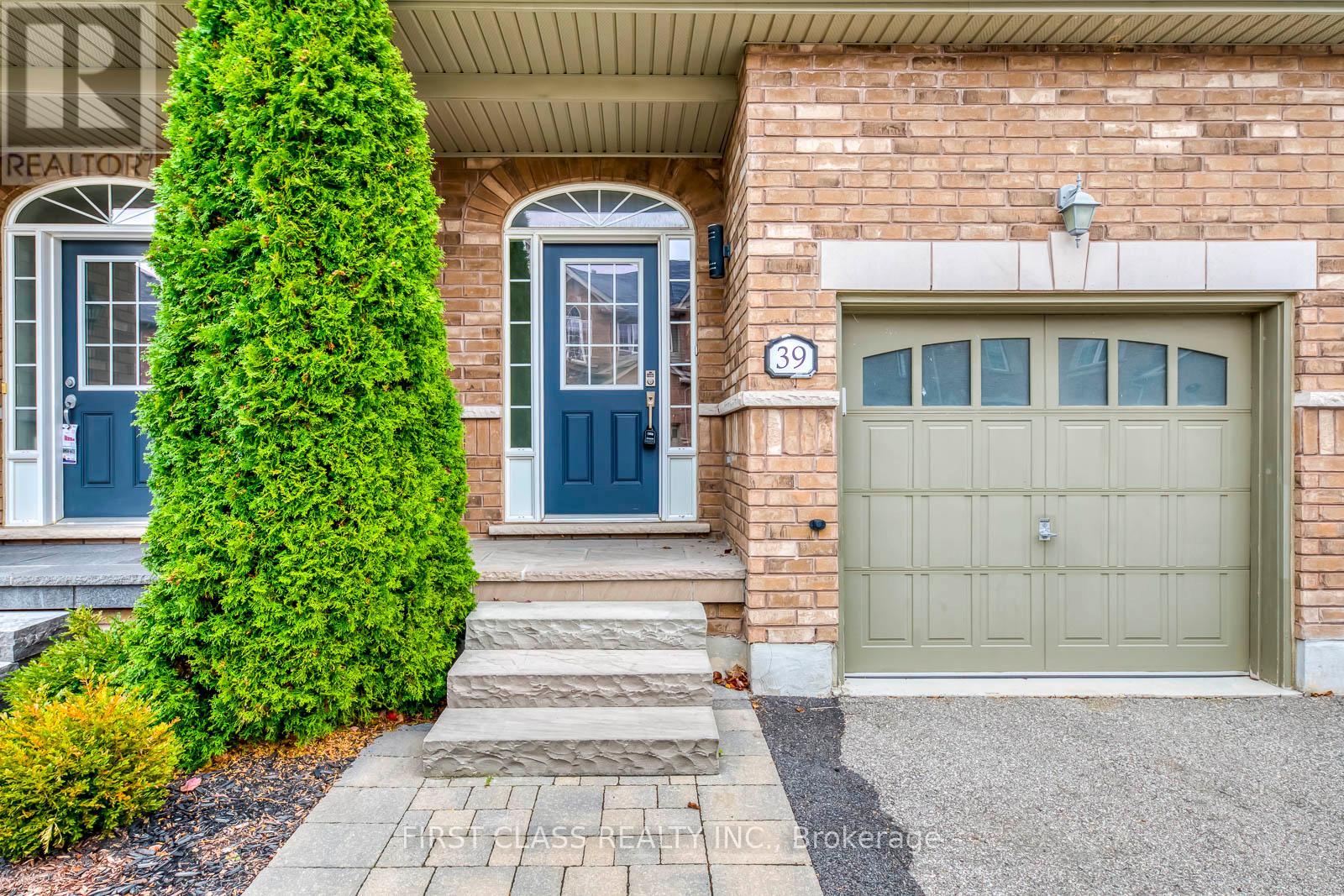 Photo 2 of 39 651 Farmstead Drive, Milton ON