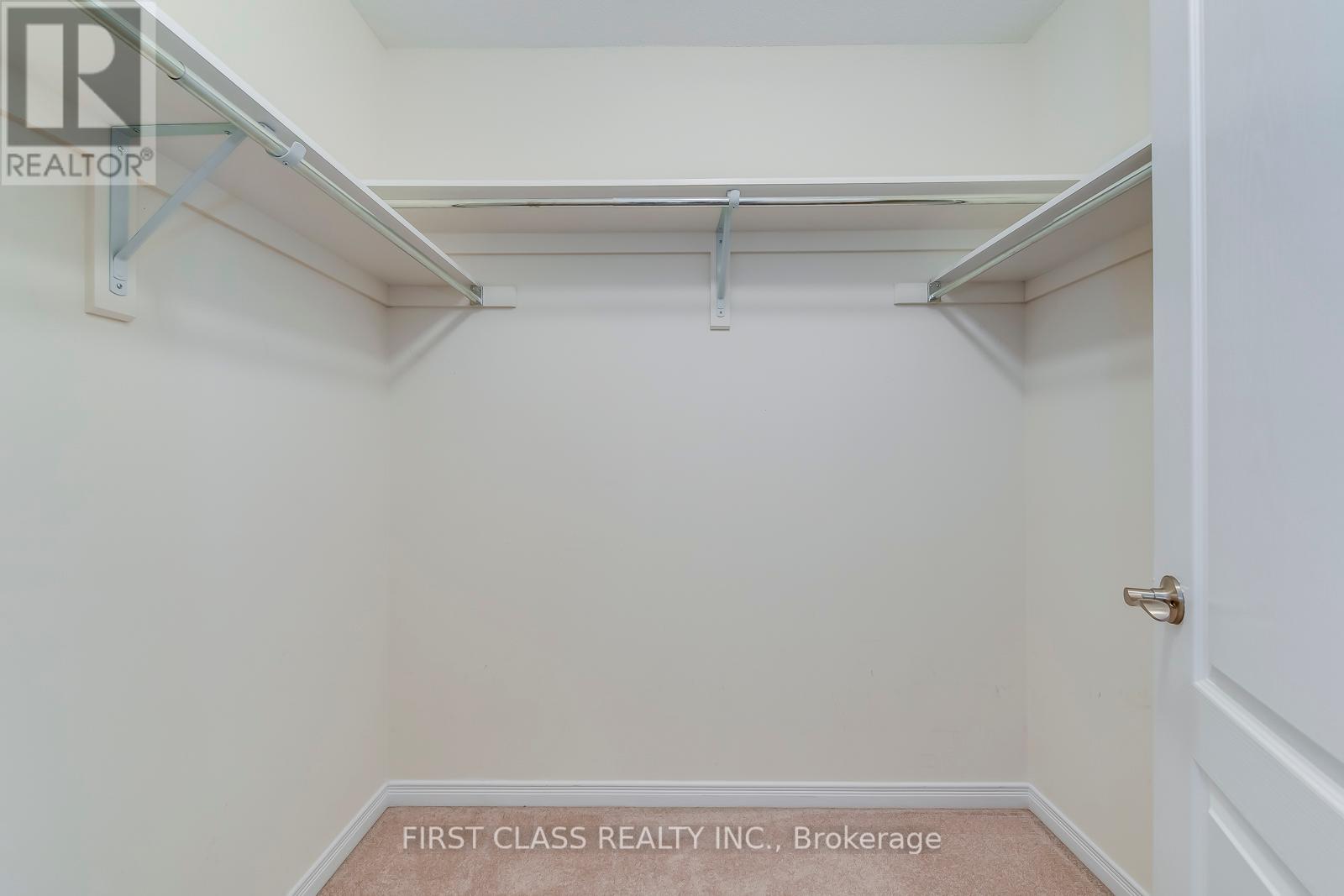 Photo 23 of 39 651 Farmstead Drive, Milton ON