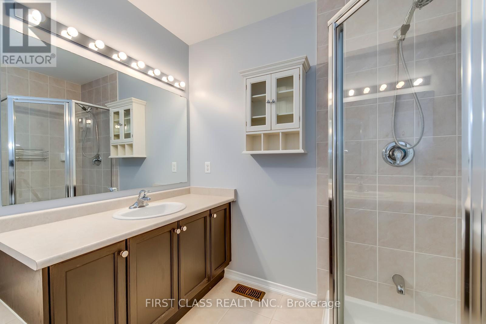 Photo 25 of 39 651 Farmstead Drive, Milton ON