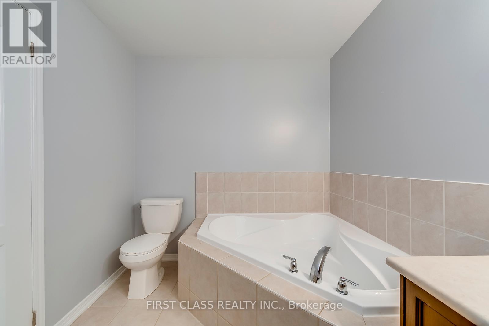 Photo 26 of 39 651 Farmstead Drive, Milton ON