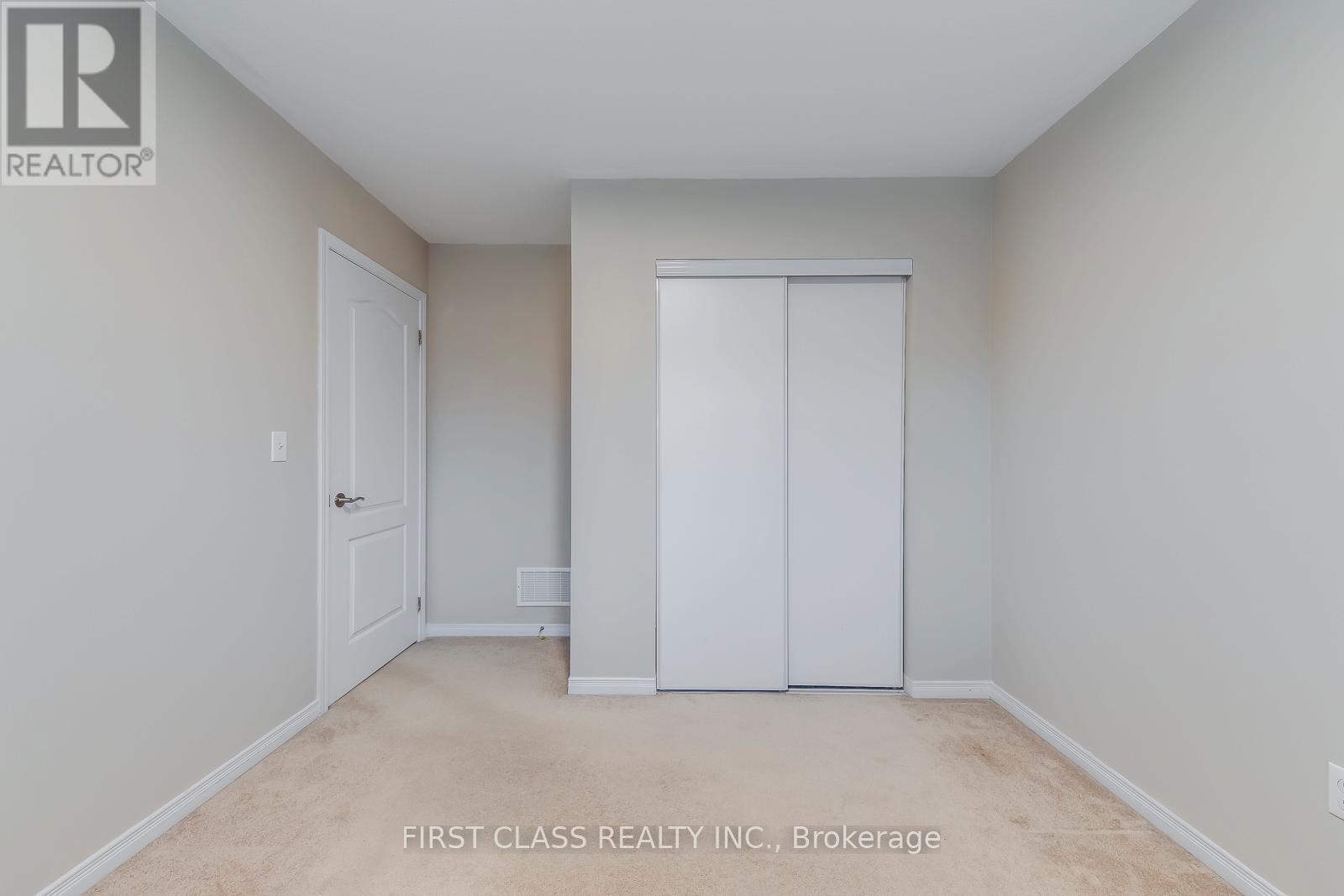 Photo 28 of 39 651 Farmstead Drive, Milton ON