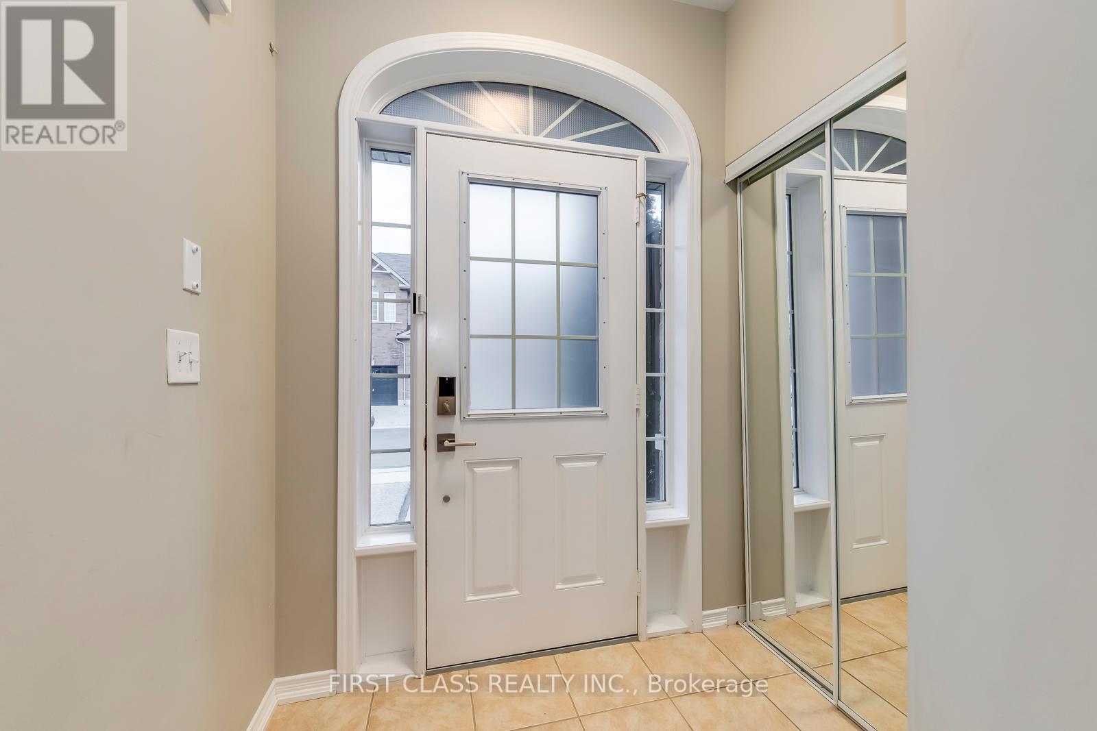 Photo 3 of 39 651 Farmstead Drive, Milton ON