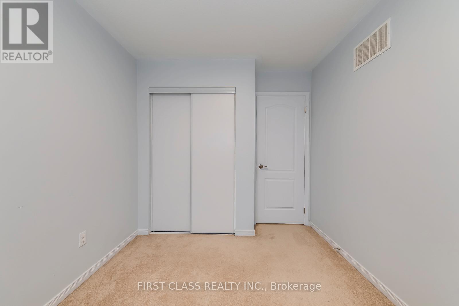 Photo 30 of 39 651 Farmstead Drive, Milton ON