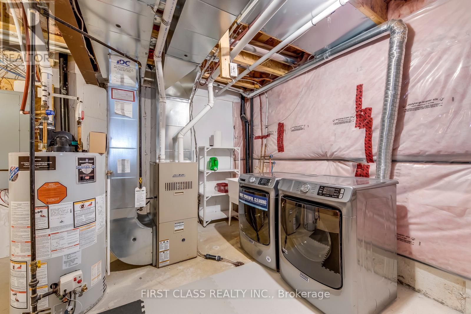 Photo 32 of 39 651 Farmstead Drive, Milton ON