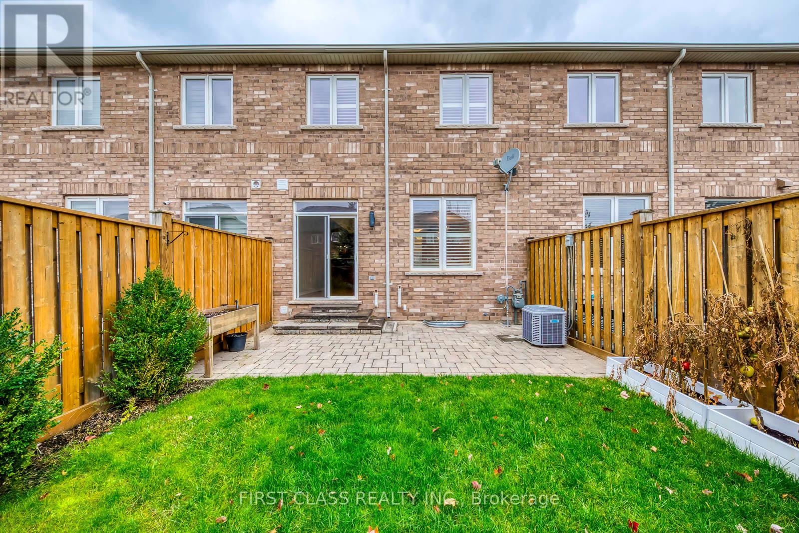 Photo 34 of 39 651 Farmstead Drive, Milton ON