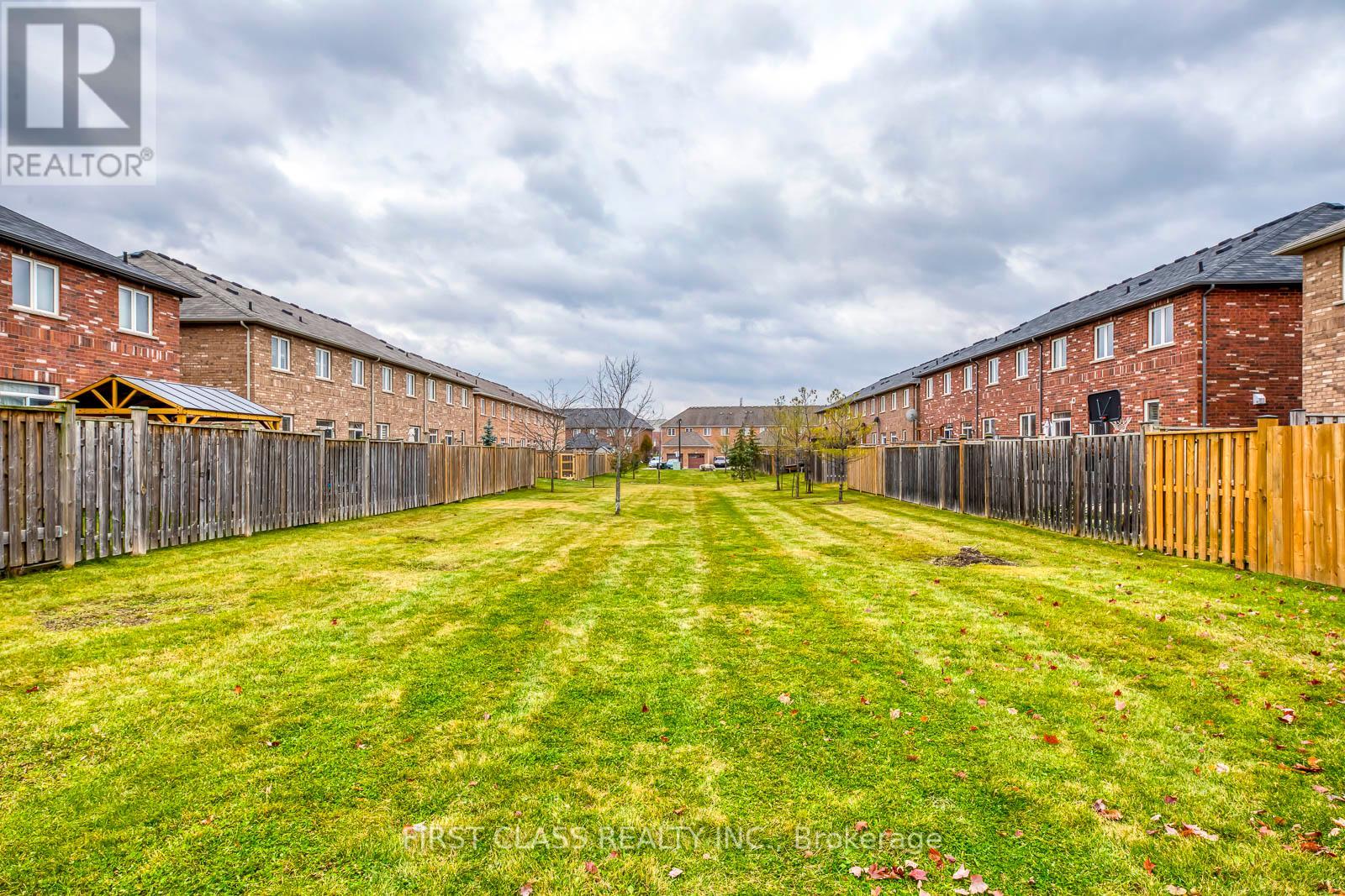 Photo 35 of 39 651 Farmstead Drive, Milton ON