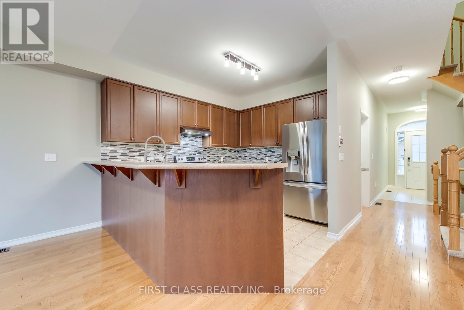 Photo 6 of 39 651 Farmstead Drive, Milton ON