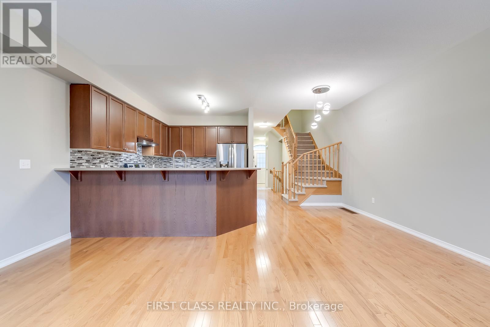 Photo 9 of 39 651 Farmstead Drive, Milton ON