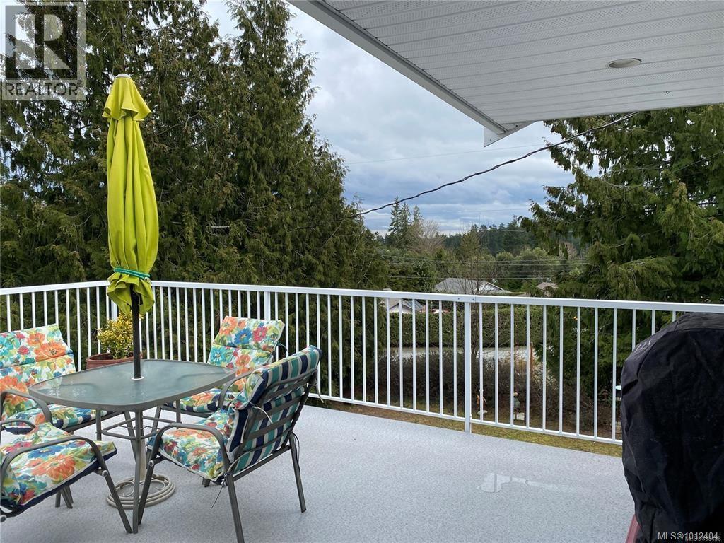 Photo 3 of 1731 Dars Pl, Qualicum Beach BC