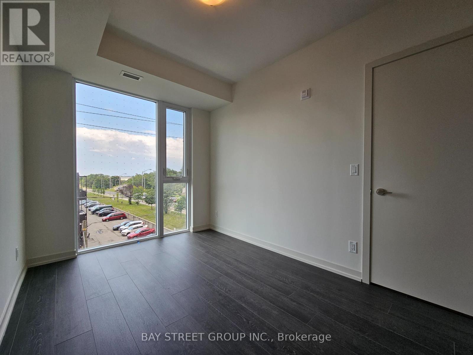 Photo 14 of 323 90 Glen Everest Road, Toronto ON