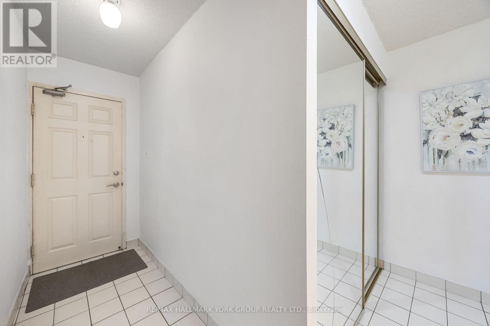 Photo 12 of 301 309 Major Mackenzie Drive, Richmond Hill ON