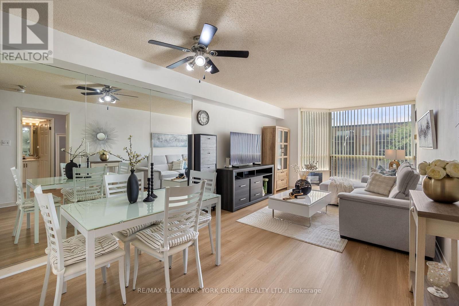 Photo 2 of 301 309 Major Mackenzie Drive, Richmond Hill ON