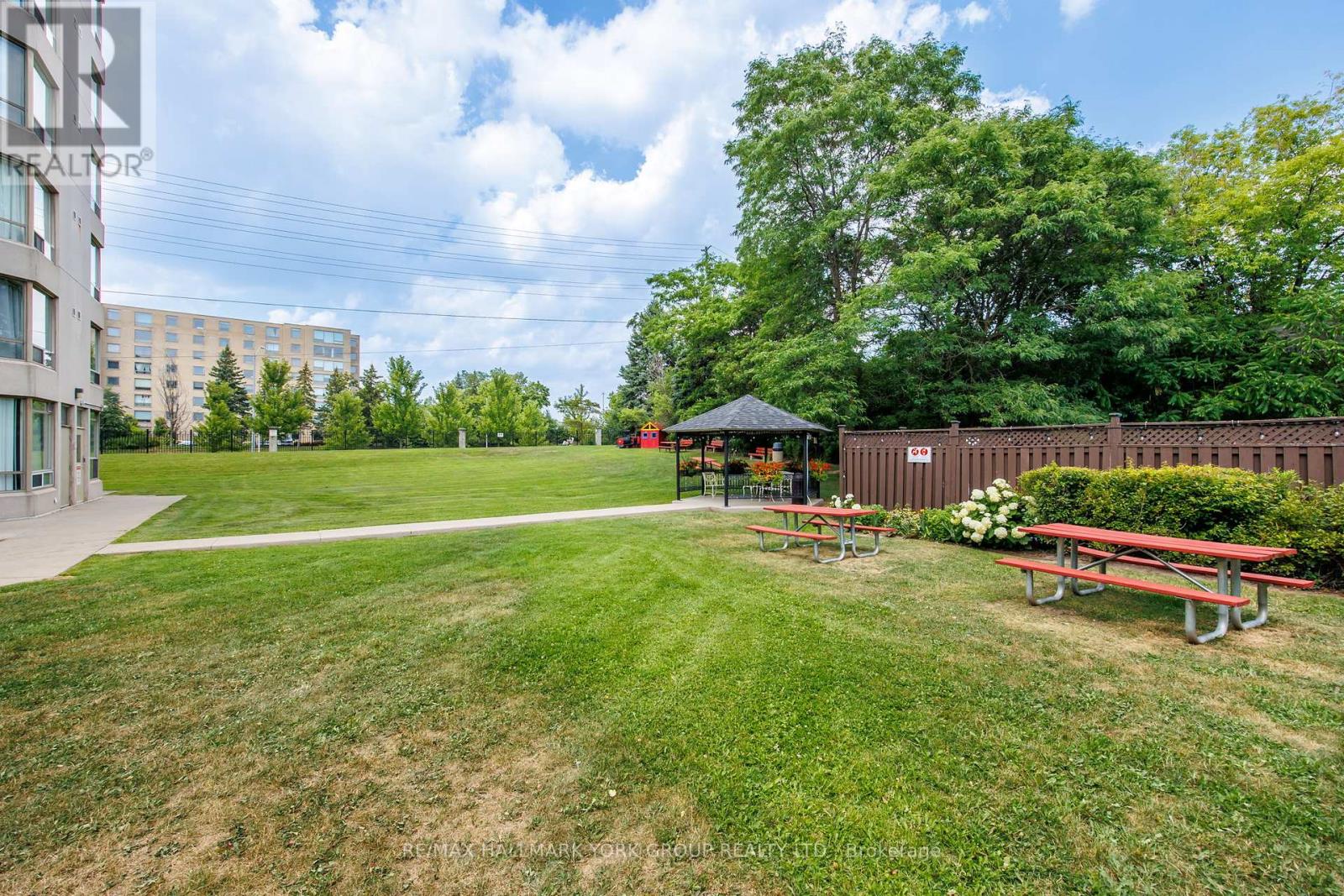 Photo 21 of 301 309 Major Mackenzie Drive, Richmond Hill ON