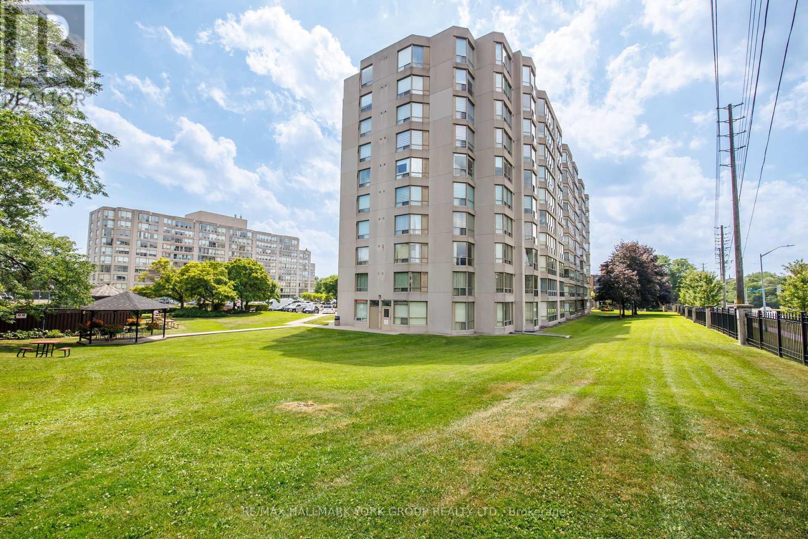 Photo 22 of 301 309 Major Mackenzie Drive, Richmond Hill ON