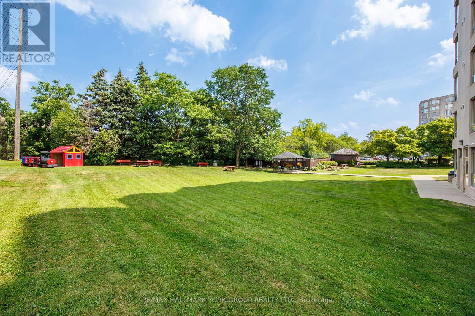 Photo 23 of 301 309 Major Mackenzie Drive, Richmond Hill ON