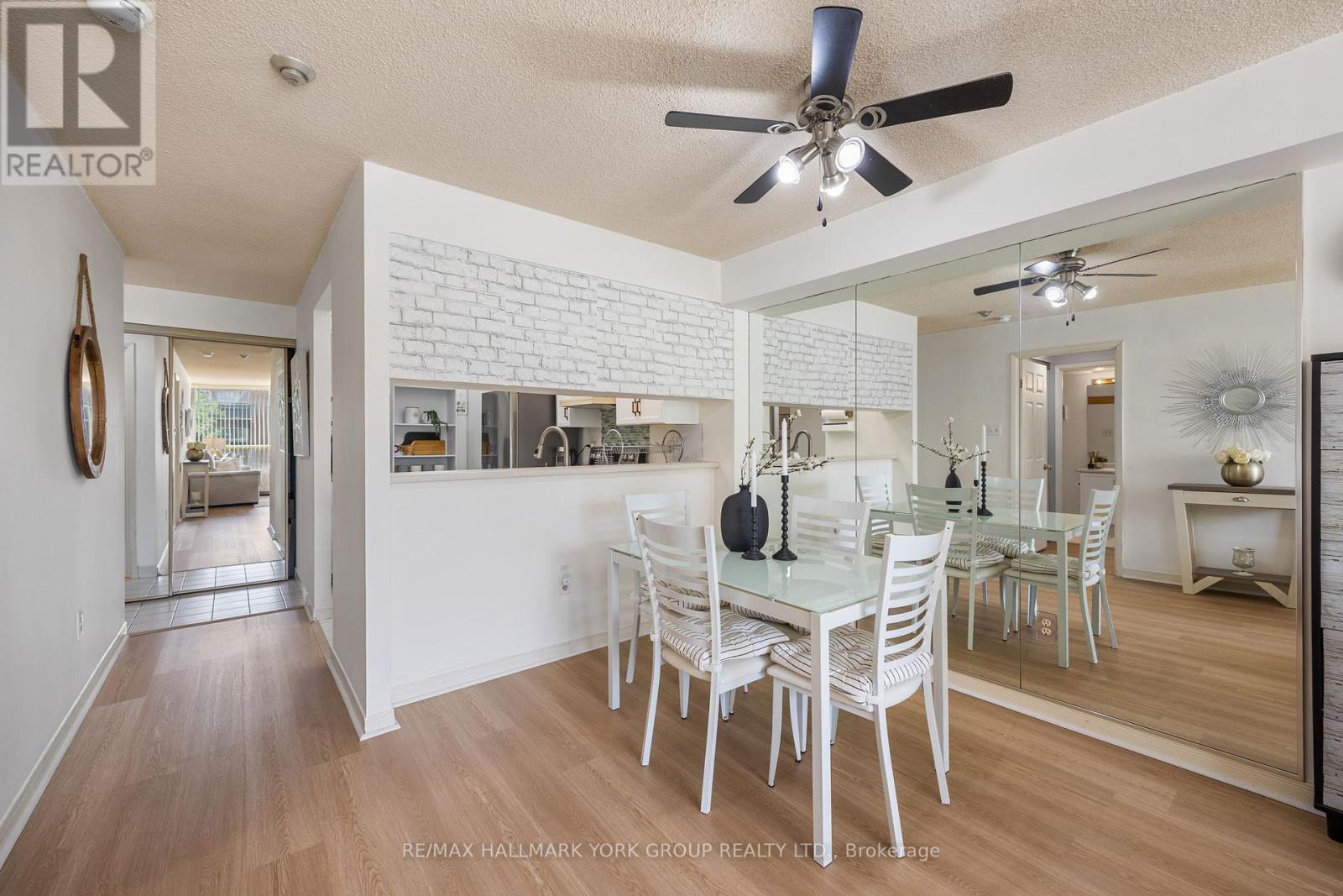 Photo 5 of 301 309 Major Mackenzie Drive, Richmond Hill ON