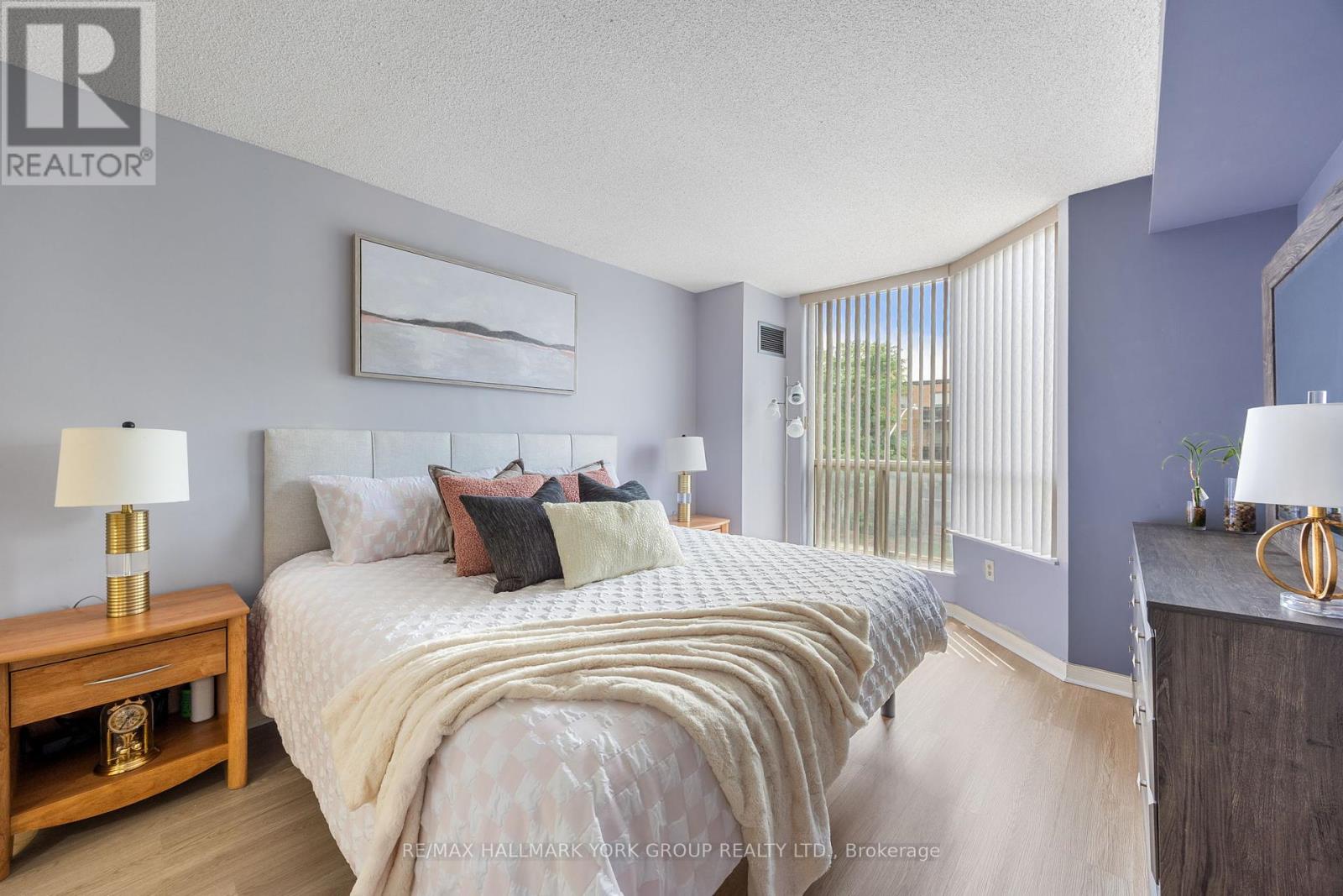 Photo 9 of 301 309 Major Mackenzie Drive, Richmond Hill ON