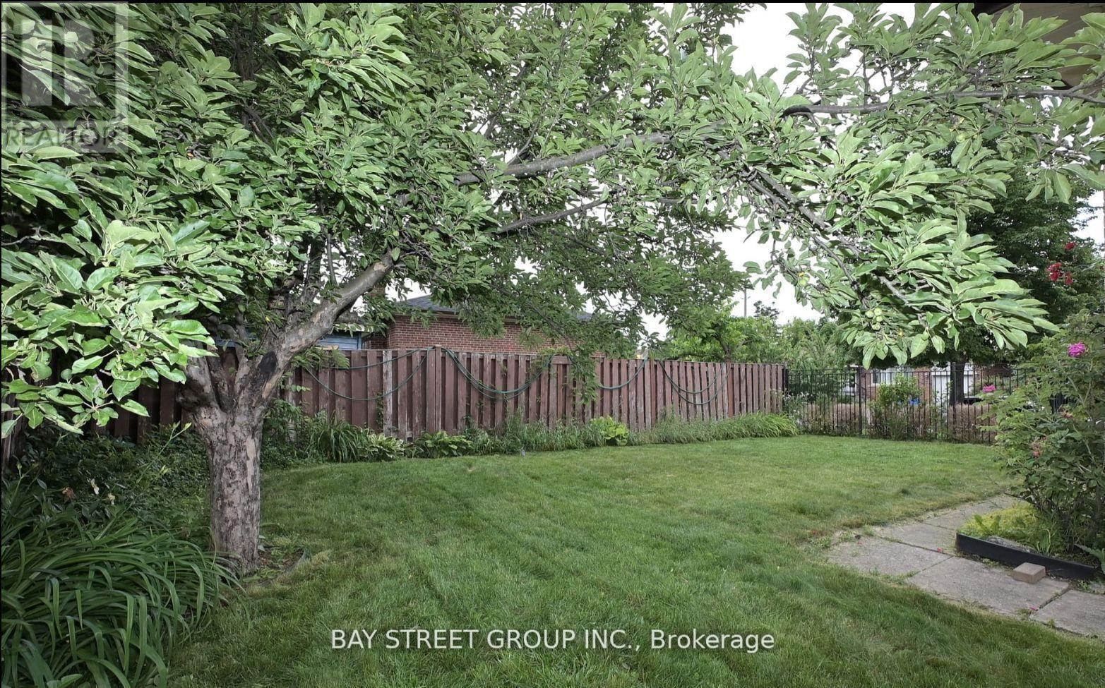 Photo 11 of Bsmt 457 Windhurst Gate, Richmond Hill ON