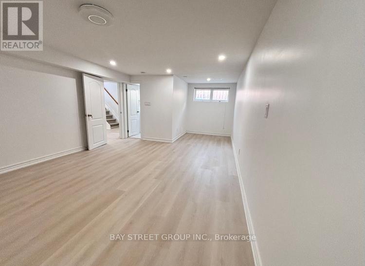 Photo 6 of Bsmt 457 Windhurst Gate, Richmond Hill ON