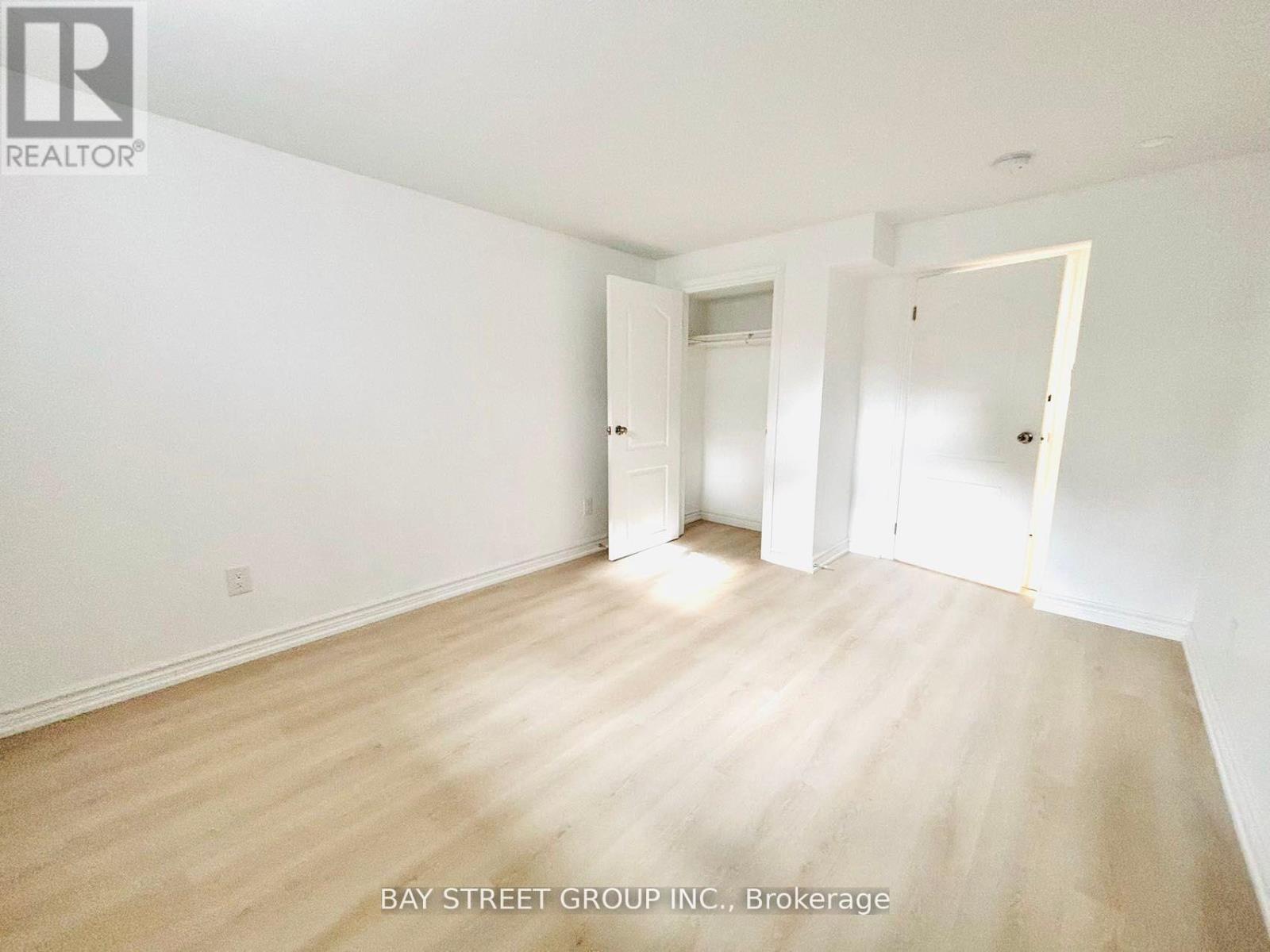 Photo 7 of Bsmt 457 Windhurst Gate, Richmond Hill ON
